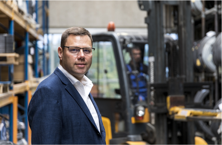 Henrik Hagens på sit lager i Støvring. FOTO: Hagens Fjedre